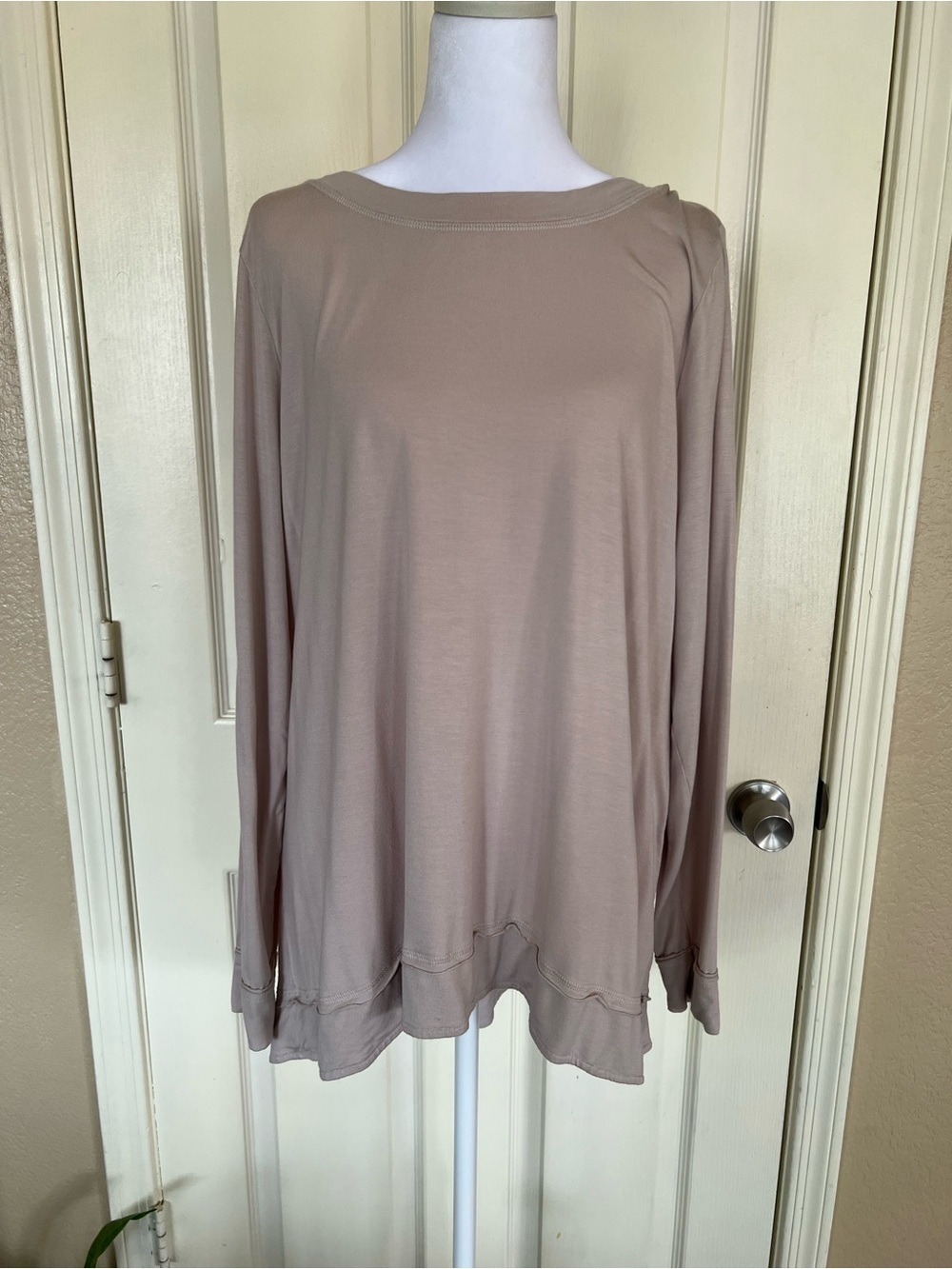 Belle by Kim Gravel Taupe Boat Neck Swing Tunic Top Long Sleeve Size Large